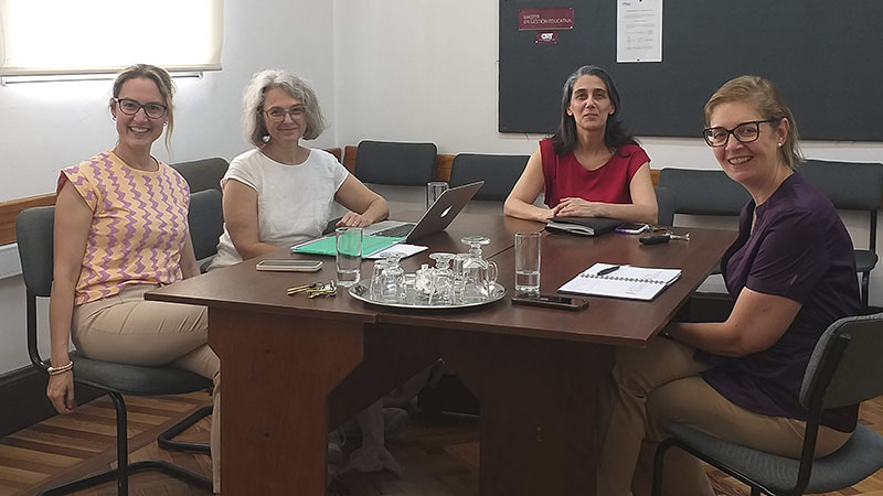 *De izquierda a derecha: Dra. María Azpiroz, Dra. Débora Rottenberg, Dra. Mariela Questa-Torterolo y Dra. Andrea Tejera Techera.