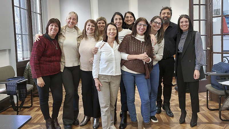 *Estudiantes de la quinta cohorte del Doctorado en Educación, junto al Dr. Ricardo Cuenca, quien impartió el Seminario Doctoral 1