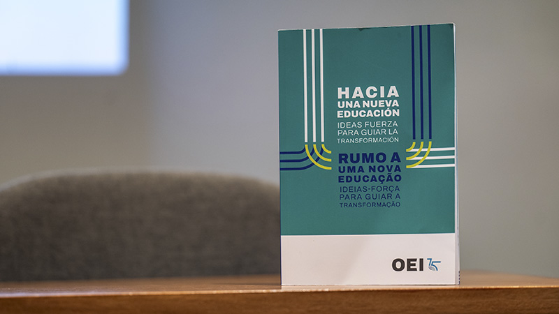 Libro "Hacia una nueva educación: ideas fuerza para guiar la transformación"