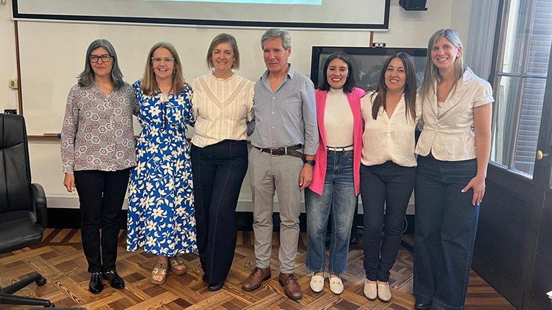 * Silvia Umpi&eacute;rrez, Mar&iacute;a Alejandra Morriel, Andrea Tejera Techera, Wellington Mazzotti, Victoria Sequeira, Mar&iacute;a Adriana Ferreira y Ver&oacute;nica Zorrilla de San Mart&iacute;n