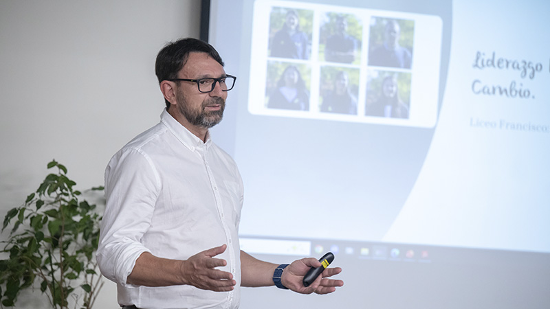 Alejandro P&eacute;rez durante la presentaci&oacute;n de su proyecto