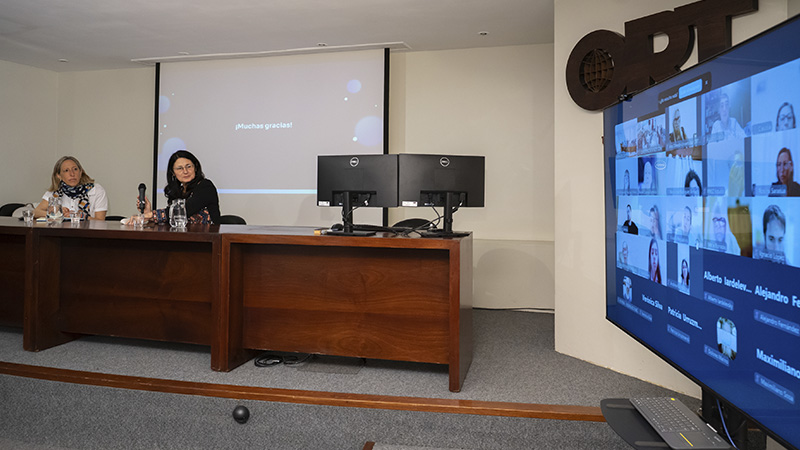 Anna Espasa y Claudia Cabrera Borges durante la conferencia