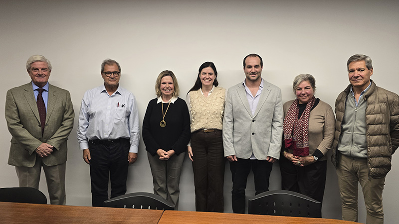 *Dr. Jos&eacute; P. Arcos, Dr. Pablo Muxi, Dra. Denise Vaillant, Dra. Patricia Ag&uuml;ero, Dr. Ulises Parada, Mtr. Adriana Careaga y Dr. Wellington Mazzotti