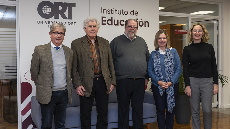 *Dr. Pablo Landoni, Dr. James Deutsch, Dr. Gabriel D&iacute;az Maggioli, Dra. Denise Vaillant y Dr.a Mar&iacute;a Azpiroz
