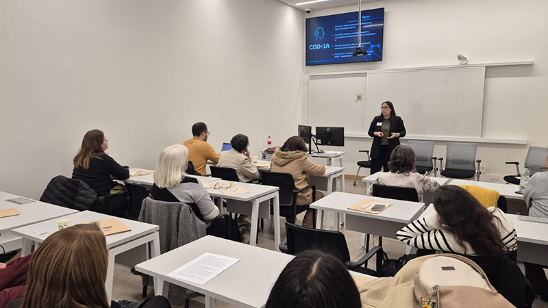 * Presentaci&oacute;n durante una de las mesas tem&aacute;ticas simult&aacute;neas